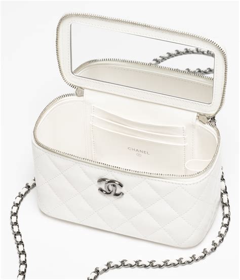 Pocket evening clutch on chain in shiny smooth calfskin 